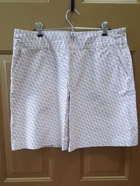 Tommy Bahama Light Pink Skirt with Grey Chain Pattern